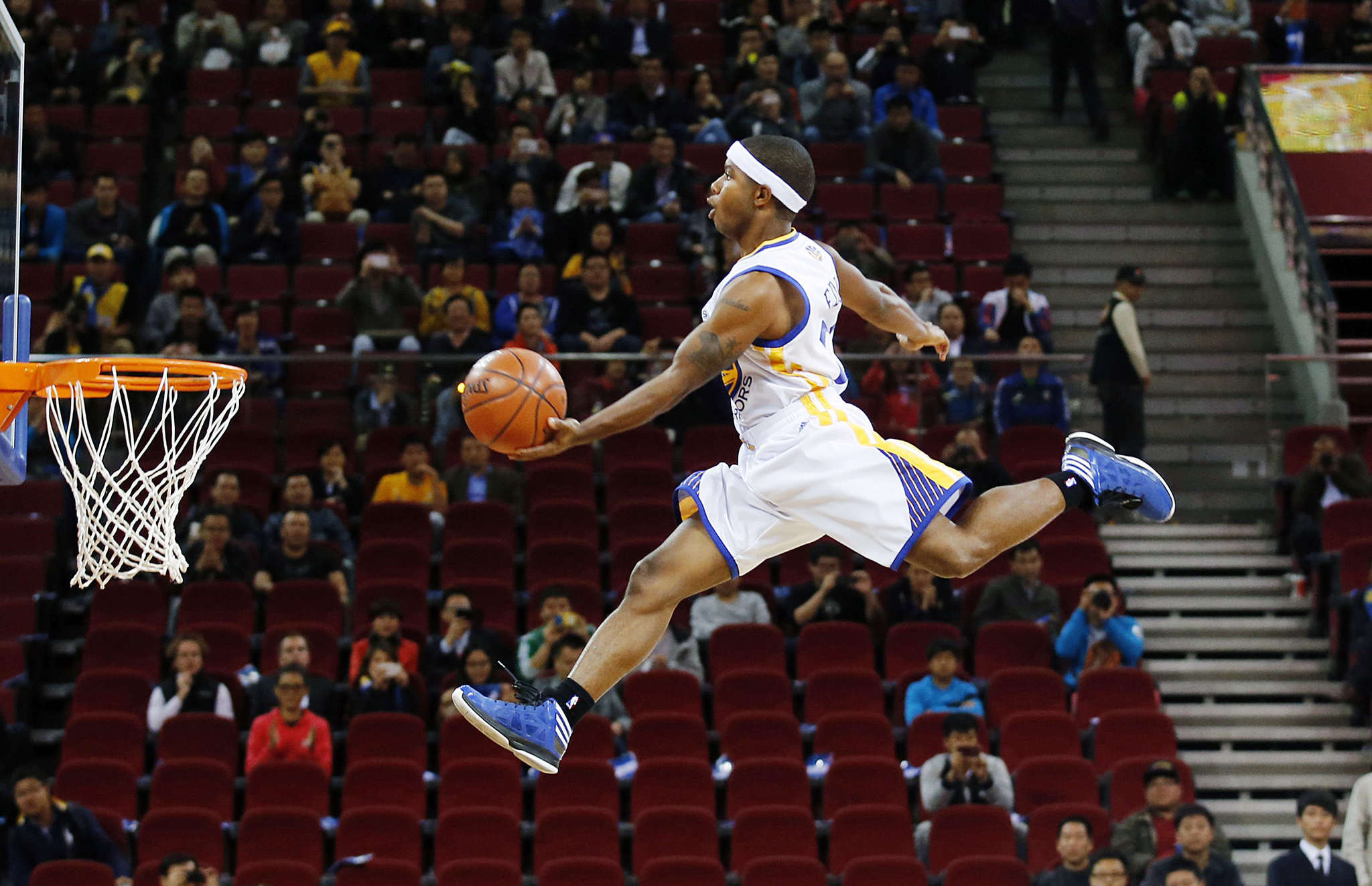 40岁詹姆斯重返湖人，转会市场豪门争抢传奇球星